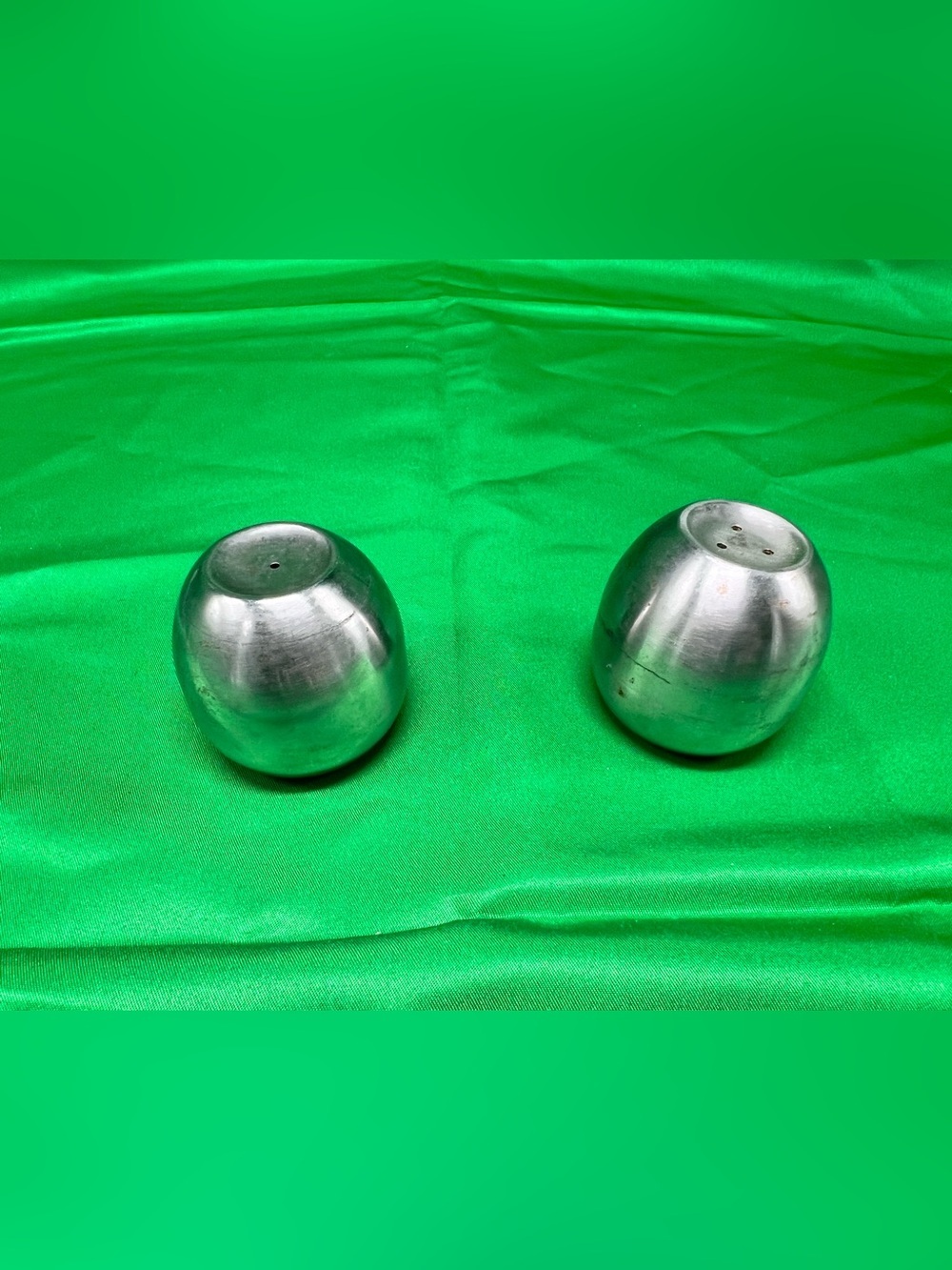Stainless Steel Salt & Pepper Shakers - Silver - Picture 4 of 7